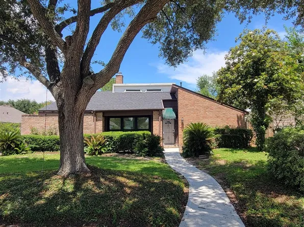 1027 Arrow Hill Rd, Houston, TX 77077