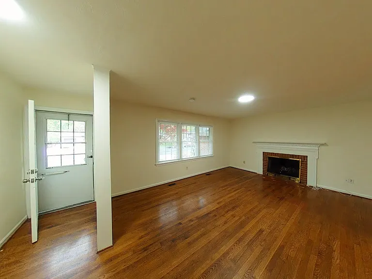 859 Catalina Dr — Photo 2