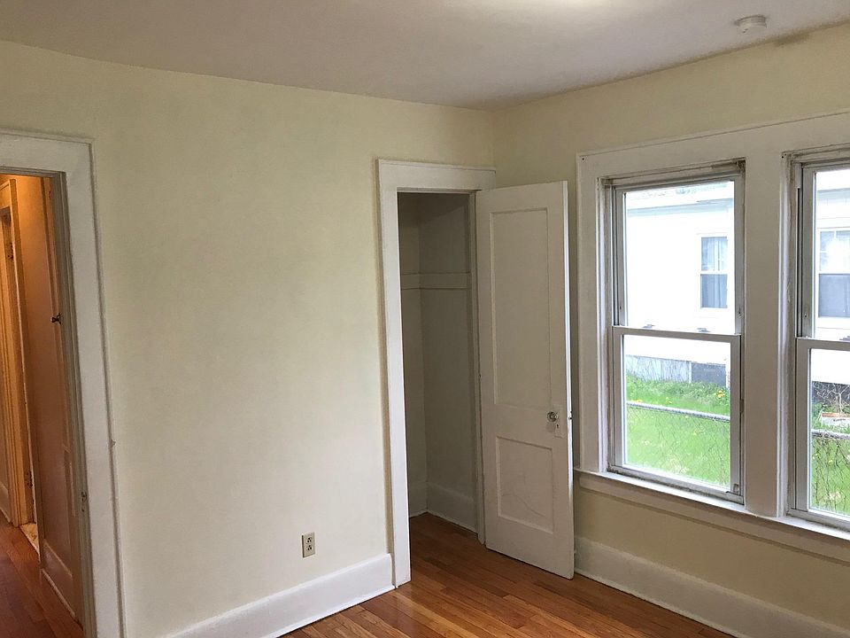 FRONT BEDROOM