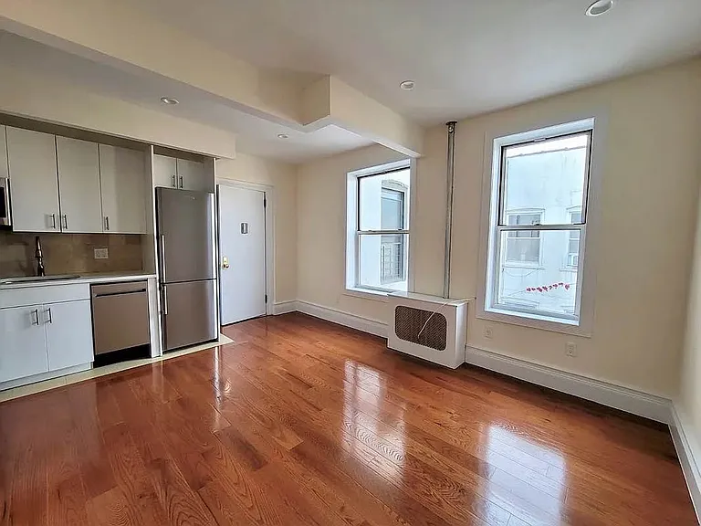 204 W 10th St #99 — Photo 1