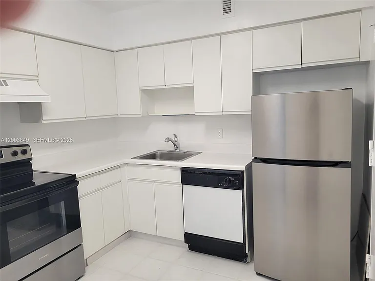 5700 Collins Ave #8A — Photo 14