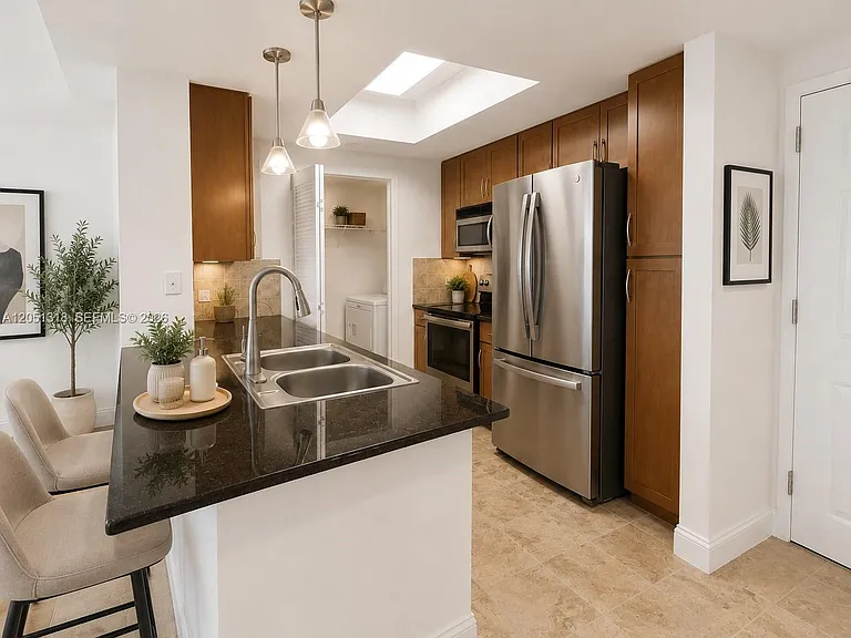 2000 N Bayshore Dr #1107 — Photo 8
