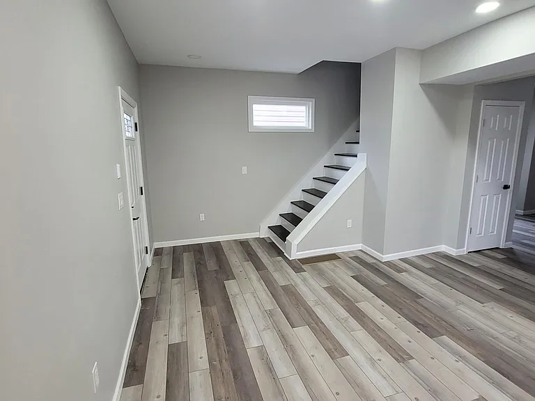 1351 E Mound St — Photo 7