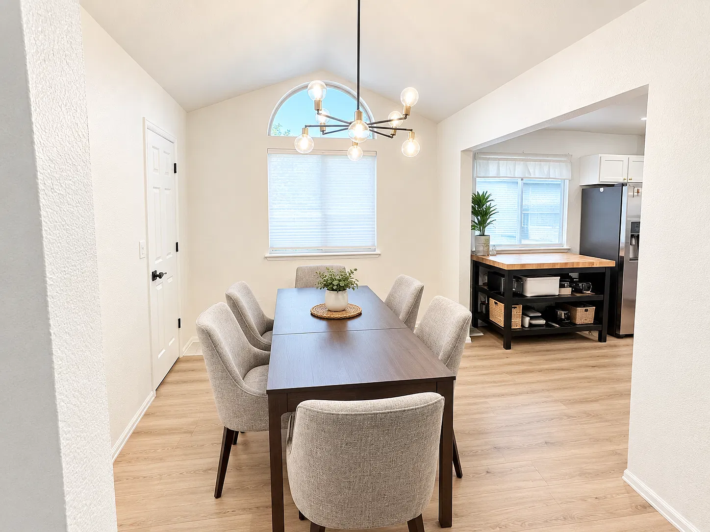 3 bed, 1192 sqft, $4,000 — Photo 4