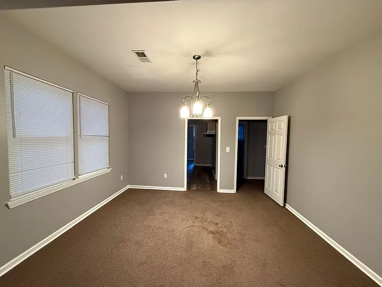 809 E Thomas St — Photo 17