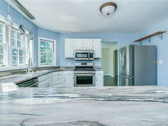 4th image of 103 Patrician Ln