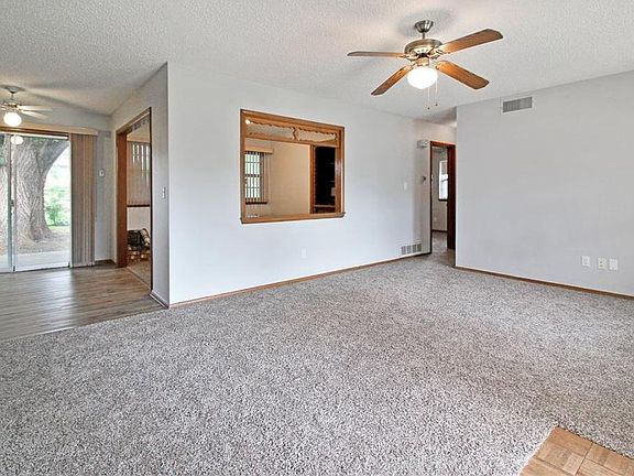4th image of 321 Elmwood Dr