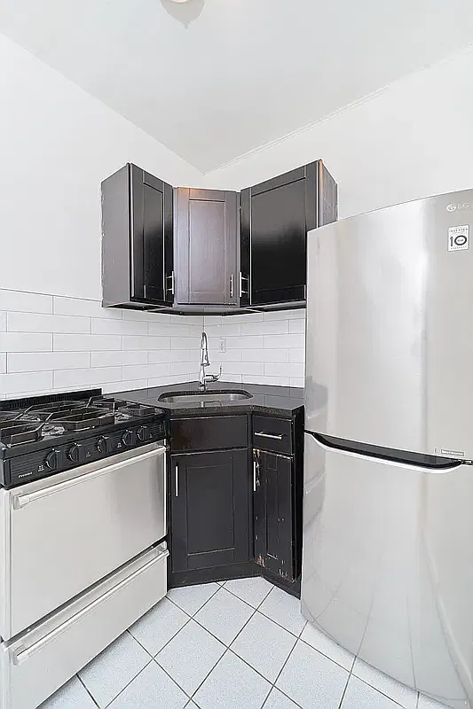 233 East 82nd Street — Photo 4