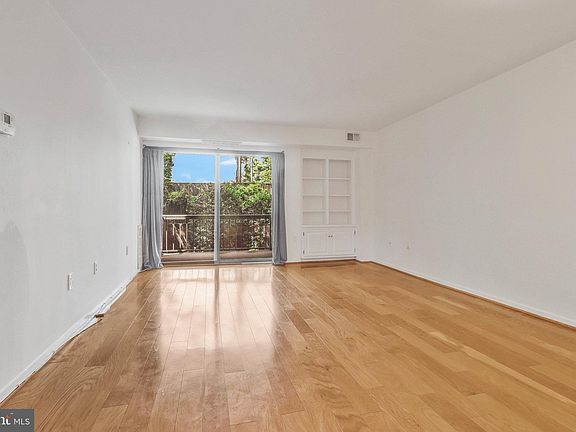 4th image of 2320 Wisconsin Ave NW APT 208