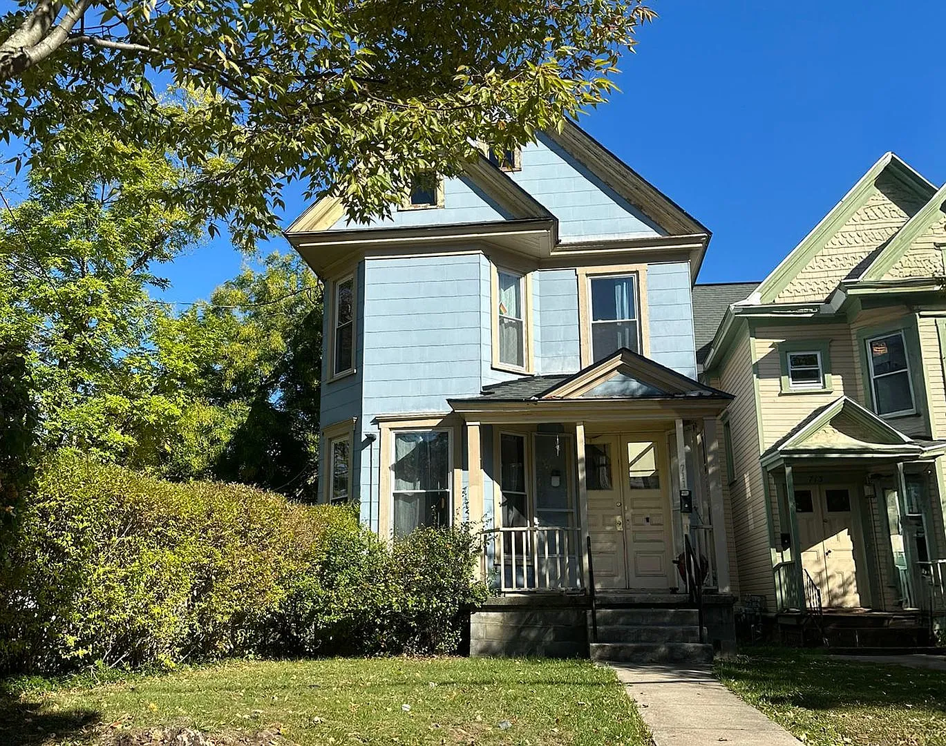 711 S Beech - Available 6/1/27 - Two Story House With Hardwoods, Porch And 1st Floor Study — Photo 3
