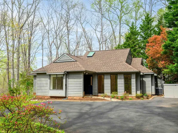 1745 Stoney Creek Dr, Charlottesville, VA 22902