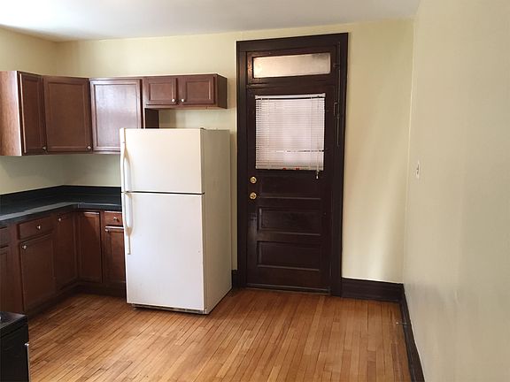 3rd image of 2402 Clarence Ave