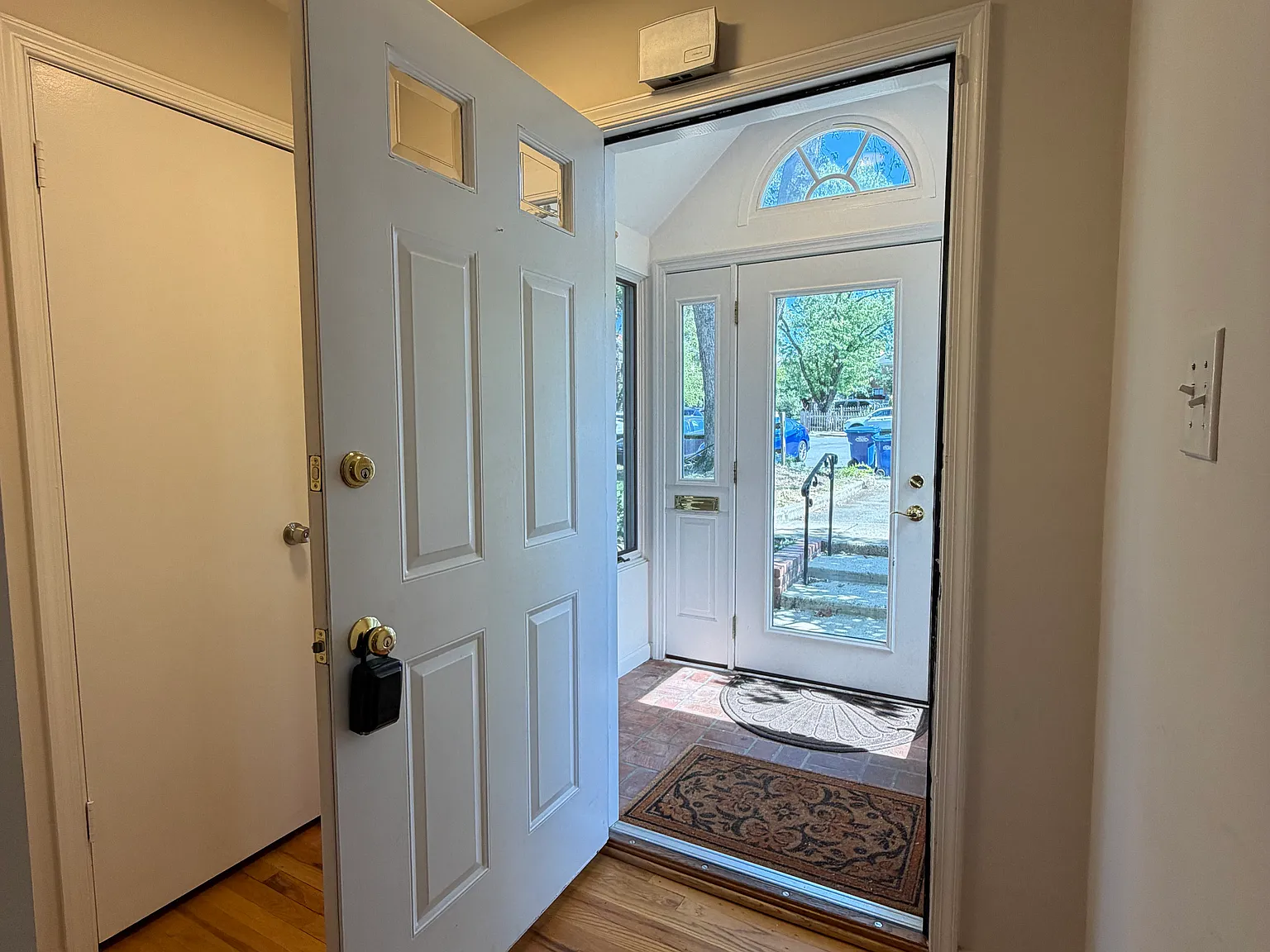 3 bed, 1870 sqft, $3,500 — Photo 3