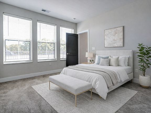 3rd image of 815 E Long St #809