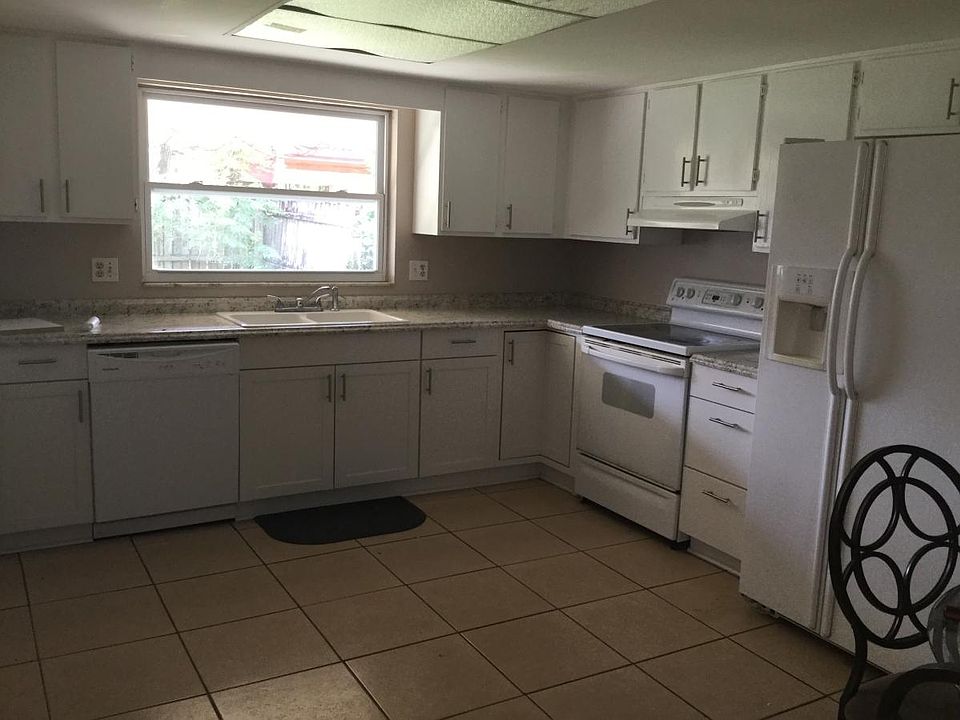2nd image of 2074 San Marino Way N