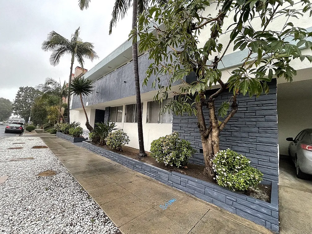 Lido Apartments - 2311 Bentley Ave — Photo 4