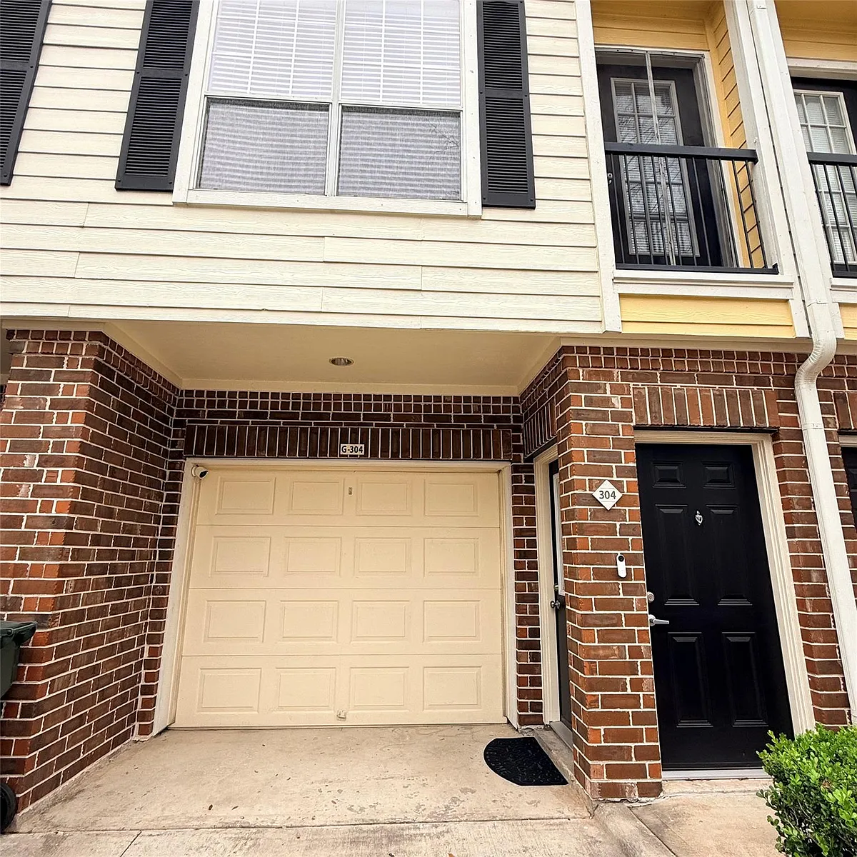 Building Photo - 9200 Westheimer Rd #304