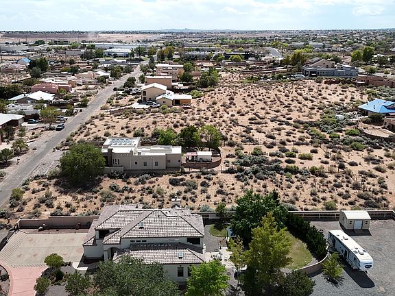 5th image of 817 Chihuahua Rd NE