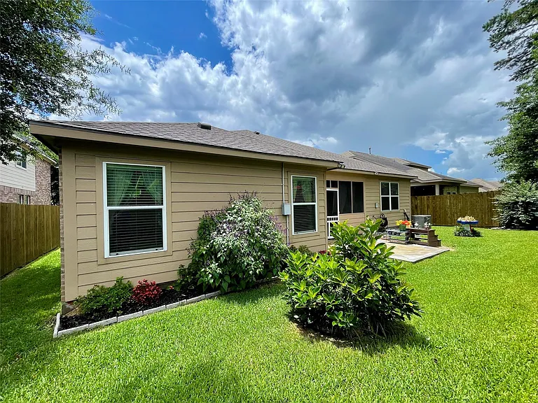 2035 Borthwick Ln — Photo 40