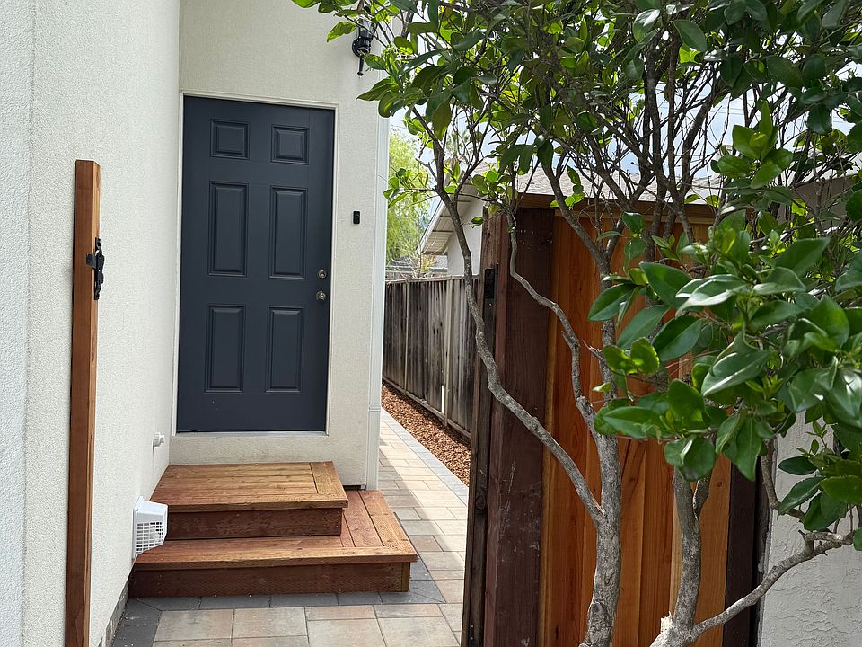 1st image of 20298B Williamsburg Ln