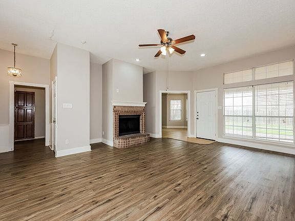 4th image of 724 Nicole Dr