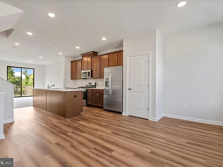 6947 Gladebrook Rd — Photo 11