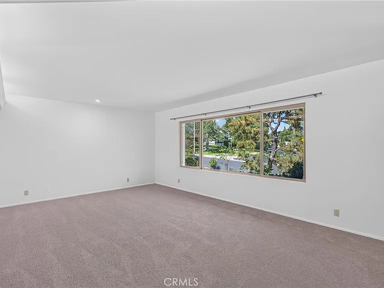 10401 Wystone Ave — Photo 9