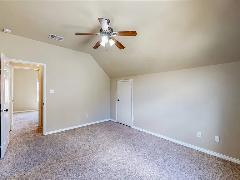 3414 Cullen Trl — Photo 24