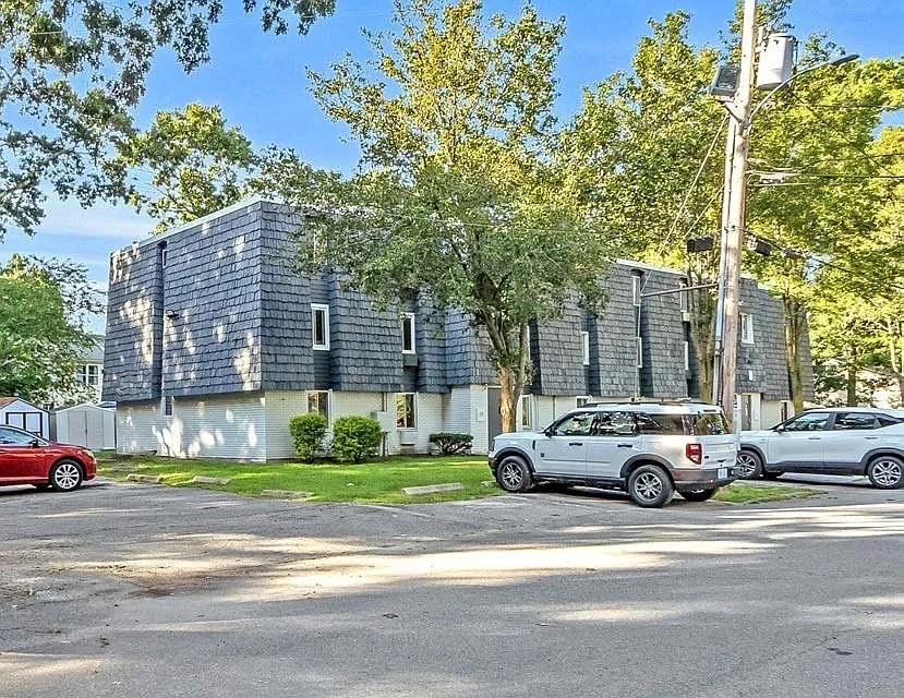 Lake Street Apartments — Photo 4