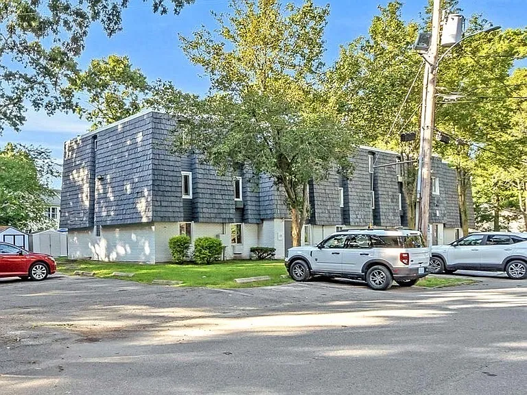 Lake Street Apartments — Photo 4