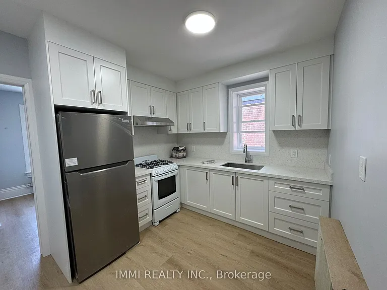 618 Bathurst St #201 — Photo 4