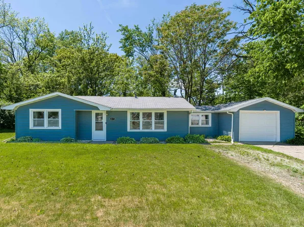 427 14th Ave, Silvis, IL 61282