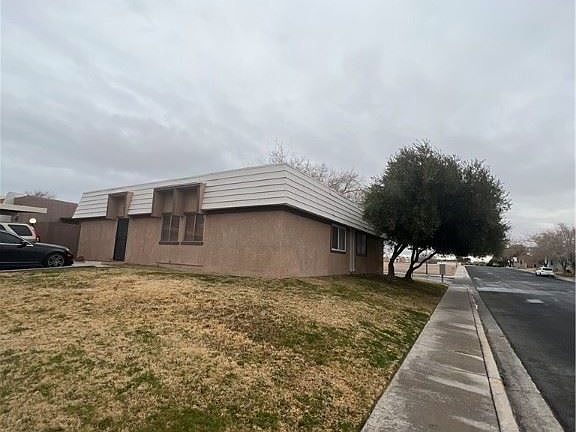 5th image of 3652 Villa Knolls South Dr