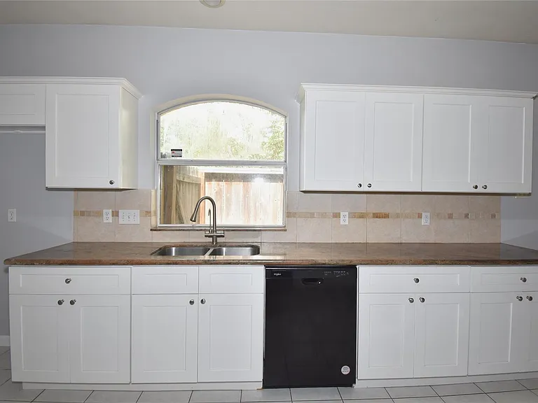 20703 Whitevine Way — Photo 16