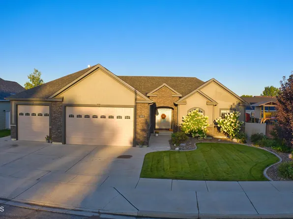 2213 15th Ave W, Williston, ND 58801