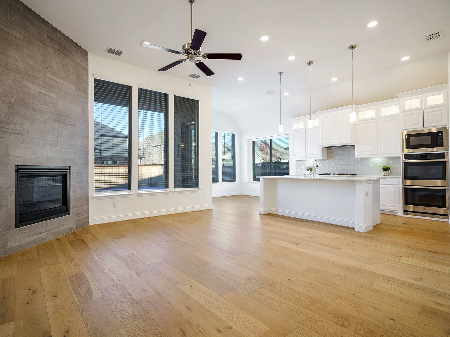 4 bed, 3307 sqft, $4,950 — Photo 4