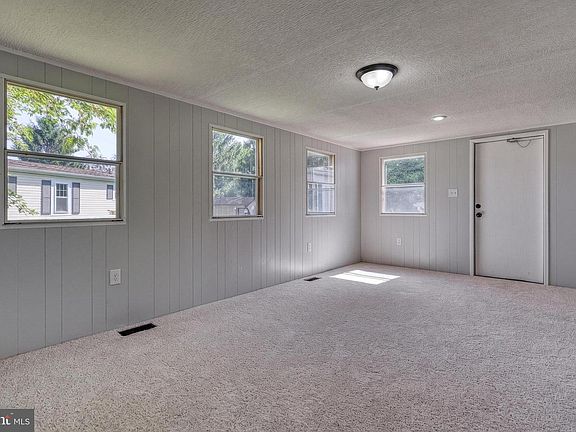 5th image of 1022 Sunhigh Dr