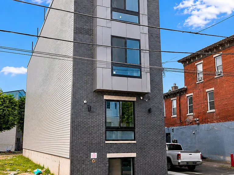 122 E Cumberland St — Photo 2