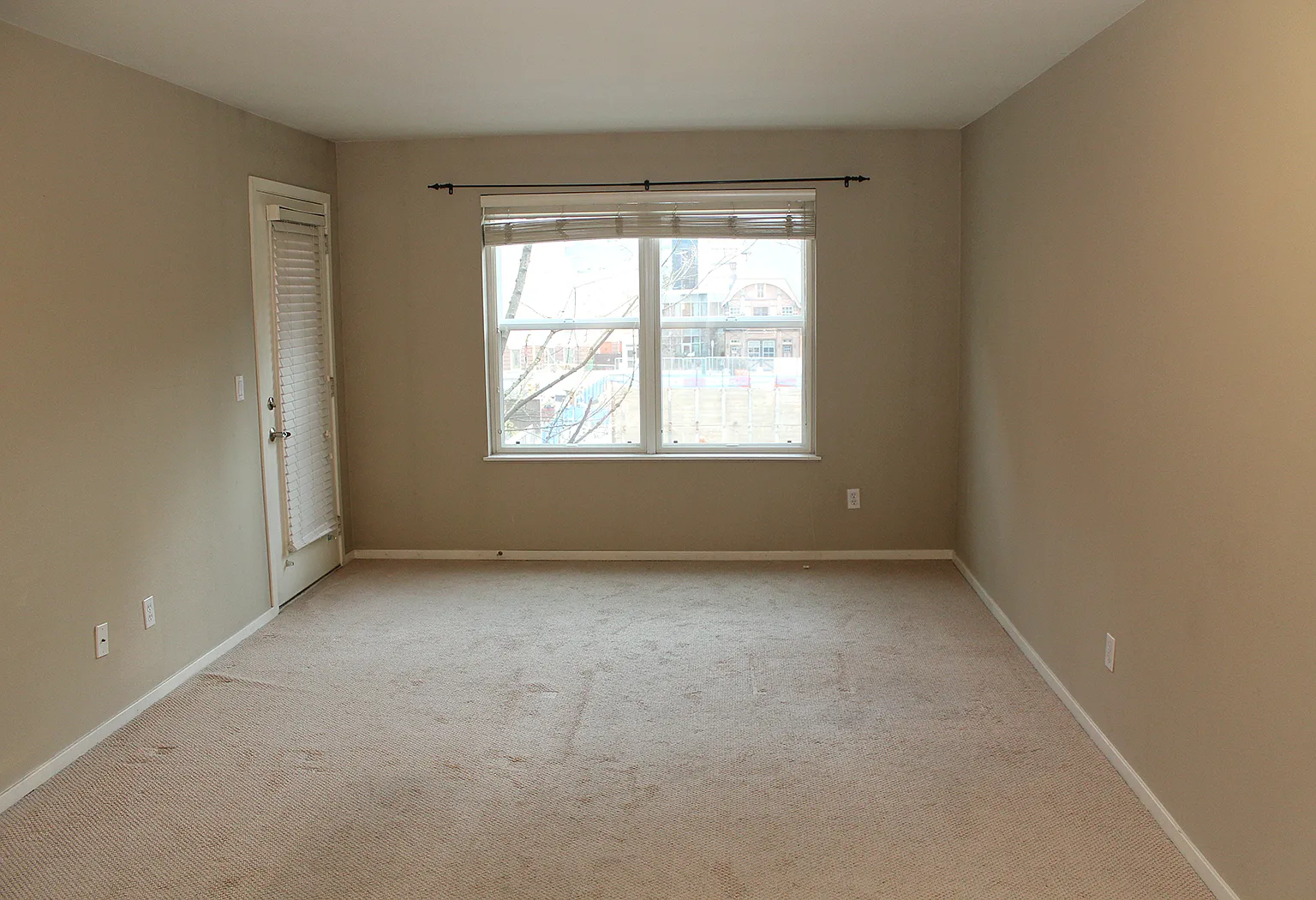 Spacious SW Condo with Patio Overlooking the Park Blocks - Walk Score 99! — Photo 4