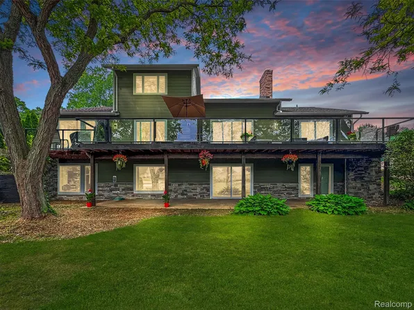 3978 Chanda Ct, Highland, MI 48356