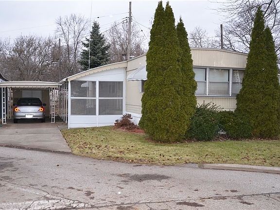 2nd image of 4 Van Ess Dr #4