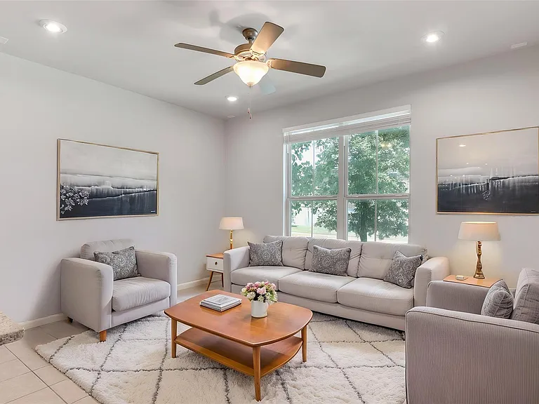 2929 Harvester Ln — Photo 4