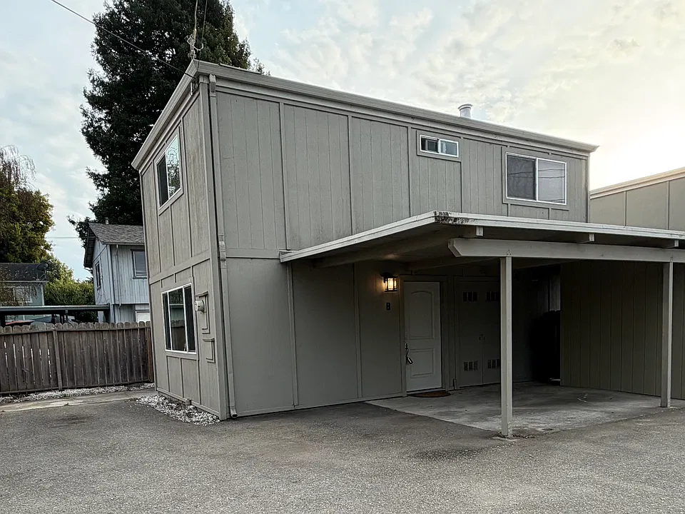 223 Mar Vista Dr #B