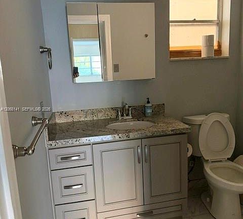 4th image of 901 NE 14th Ave APT 305
