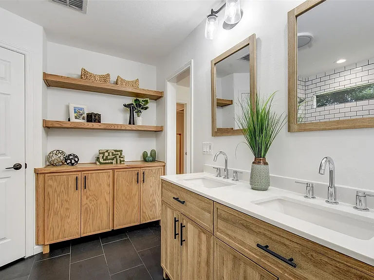 2408 W Messick Loop — Photo 20