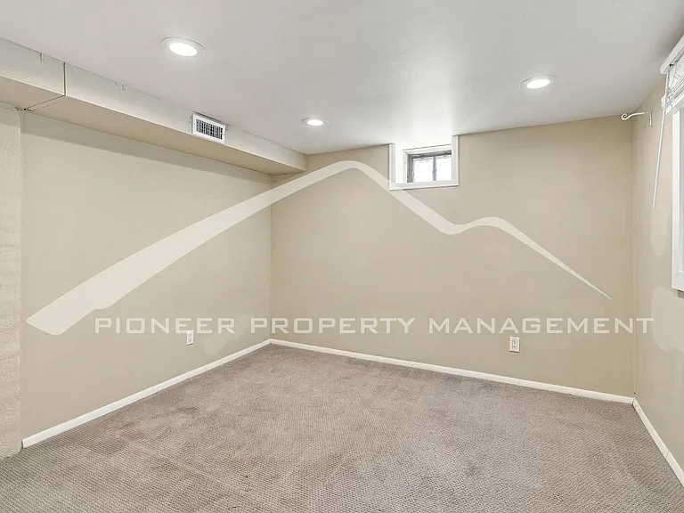 427 S Washington St — Photo 19