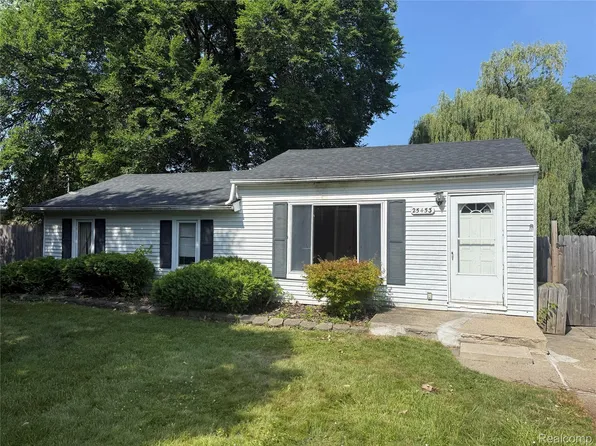 25453 Pineview Ave, Warren, MI 48091
