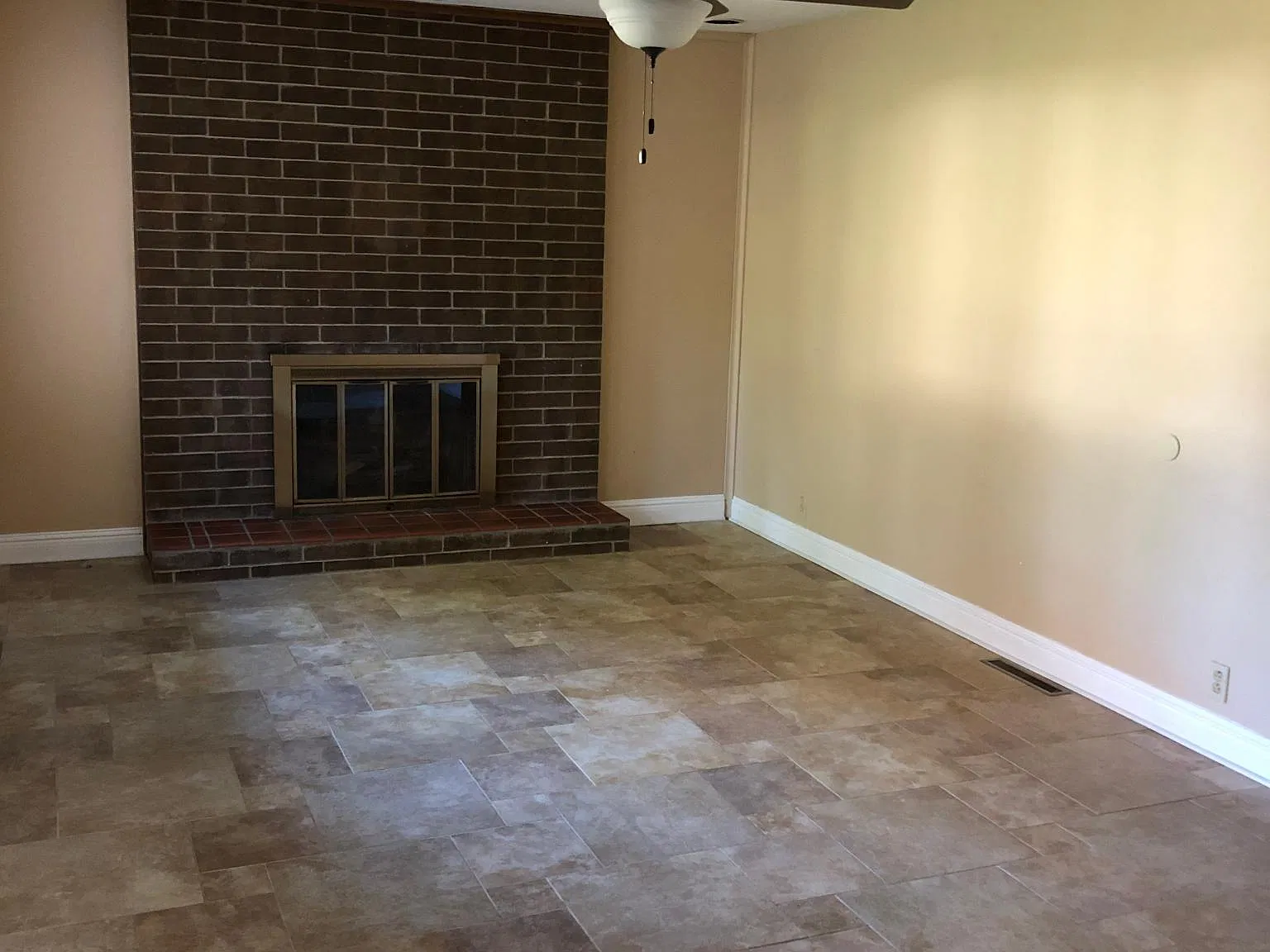 4 bed, 2.5 bath, 2212 sqft, $2,200 — Photo 4