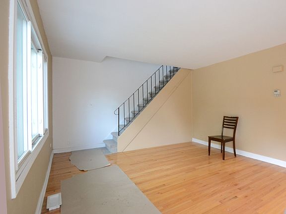 3rd image of 9657 McVicker Ave