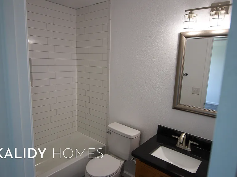 1400 Buena Vista Cir — Photo 20
